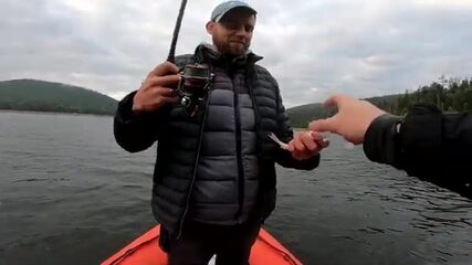 Царские ворота на Красноярском водохранилище: щука под скалой