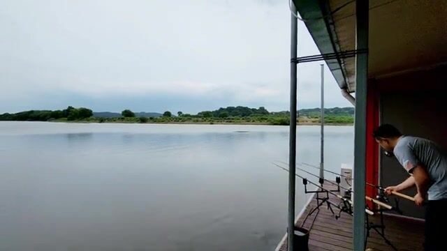 Ночь на плоту посреди водохранилища Йедан (Корея)