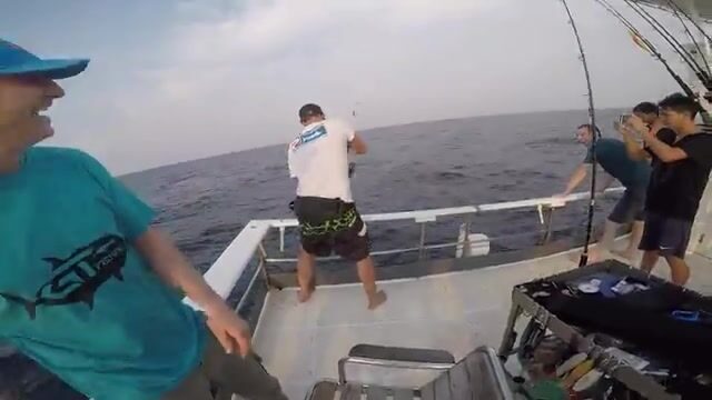 Сколько миль от Мьянмы до банок, где стоит тунец?