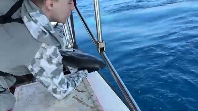 Вода у Мириссы буквально закипела - и тут началось...