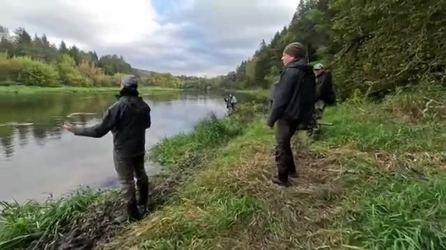 Осень на Нерис: лосось где-то выше, я пока - с термосом на берегу
