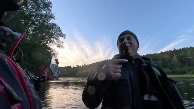Осень на Нерис: лосось где-то выше, я пока - с термосом на берегу