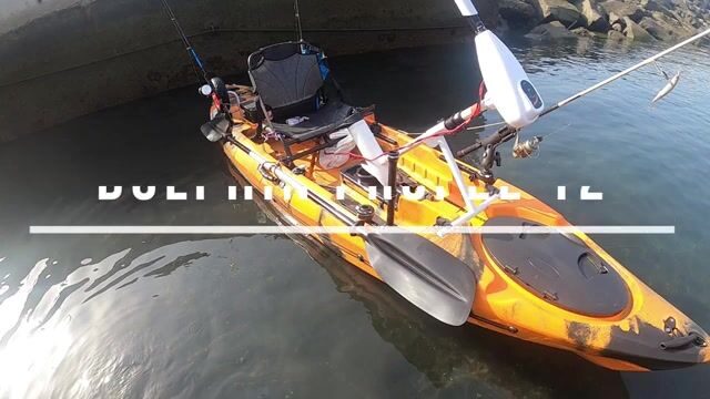 Проверяю электромотор на каяке у Ла-Пальмы, пока не задул ветер