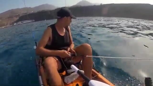 Проверяю электромотор на каяке у Ла-Пальмы, пока не задул ветер