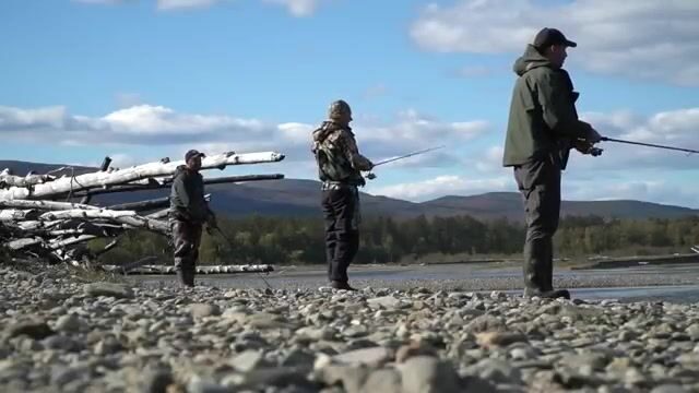 4,706 кило кижуча и кило икры - трофей похода по горной реке под Магаданом