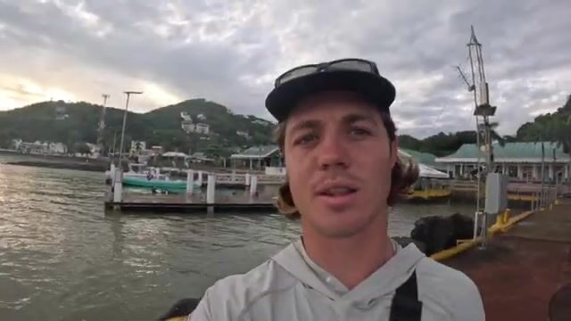 Шторм над Никарагуа стихает - лодка идёт на глубину за махи-махи