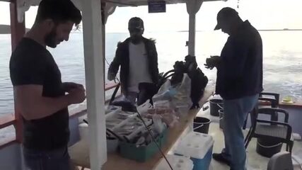 Что ловят вечером в бухтах Мармариса?
