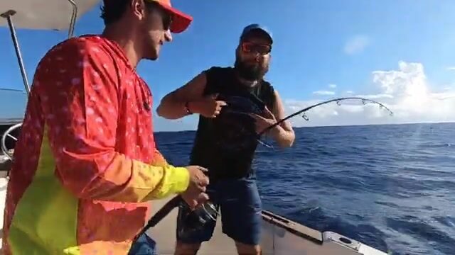 Мы ловили желтоперого тунца у Реюньона