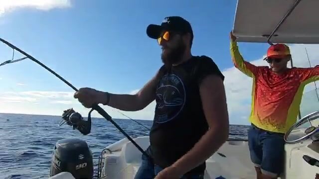 Мы ловили желтоперого тунца у Реюньона