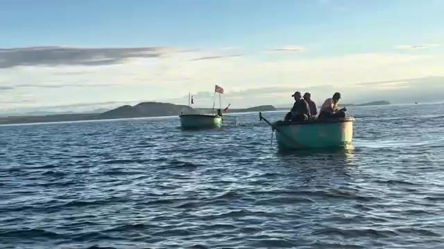 Рыбалка с круглой лодки в районе Хон Ром в Муйне