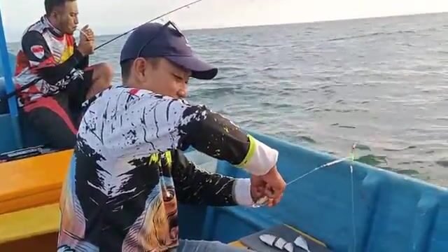 Арафурское море: двойная засечка и крупная красная рыба