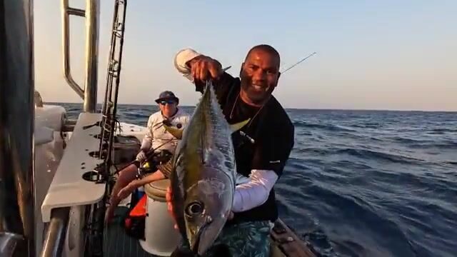 Мозамбик: амберджек на 400-граммовый джиг и тунец на блесну
