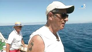 Танута в заливе Аяччо с друзьями детства