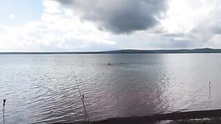 Ночная раздача леща и сомы на кружки у Елани на Братском море