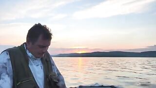 Ночная раздача леща и сомы на кружки у Елани на Братском море