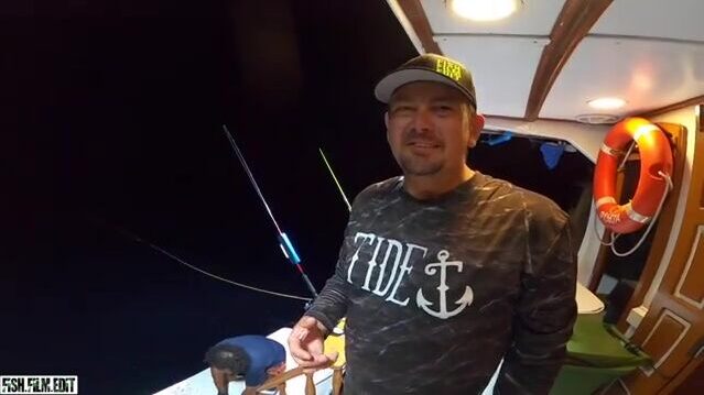 На джиг поймали рыбу на 160 метрах у Мальдив