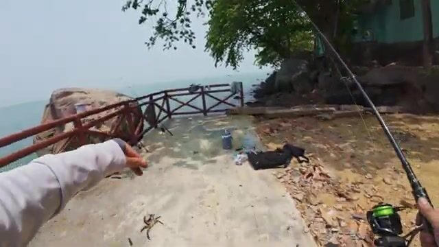 Ловля с технической вышки у острова Хон-Че во Вьетнаме