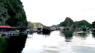 Плавучая рыбацкая деревня Кайбео в заливе Ланха