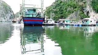 Плавучая рыбацкая деревня Кайбео в заливе Ланха