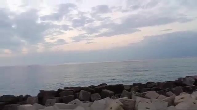 Вечерняя рыбалка на лимане в Синопе: закат, рыбаки и две рыбки мужа
