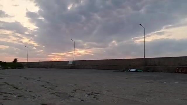 Вечерняя рыбалка на лимане в Синопе: закат, рыбаки и две рыбки мужа