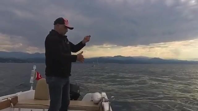 Черное море: пеламида на 15-крючковую оснастку с силиконовым осьминогом