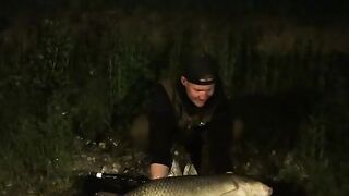 Зеркальный карп на 23,5 кг с надувной лодки в Штирии