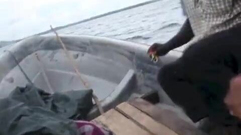 Ручная леска вместо удилищ на промысле у Буки в Бугенвиле