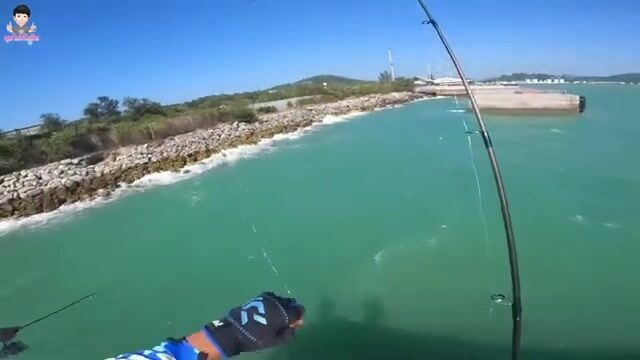Сильный ветер на Пхукете сорвал выход в море, пришлось ловить с берега