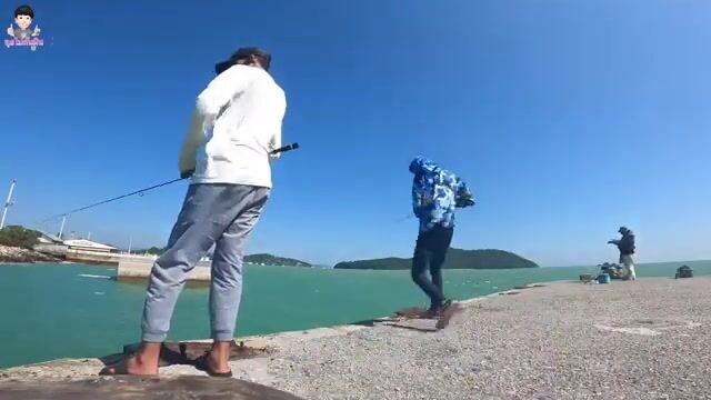 Сильный ветер на Пхукете сорвал выход в море, пришлось ловить с берега