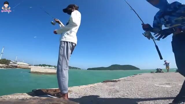 Сильный ветер на Пхукете сорвал выход в море, пришлось ловить с берега