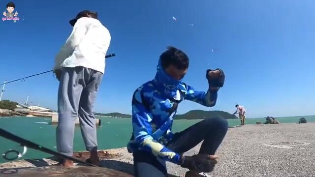 Сильный ветер на Пхукете сорвал выход в море, пришлось ловить с берега