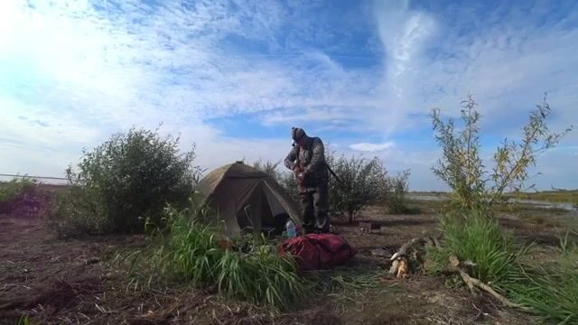 Ночевка на острове перед утренней ловлей сазана
