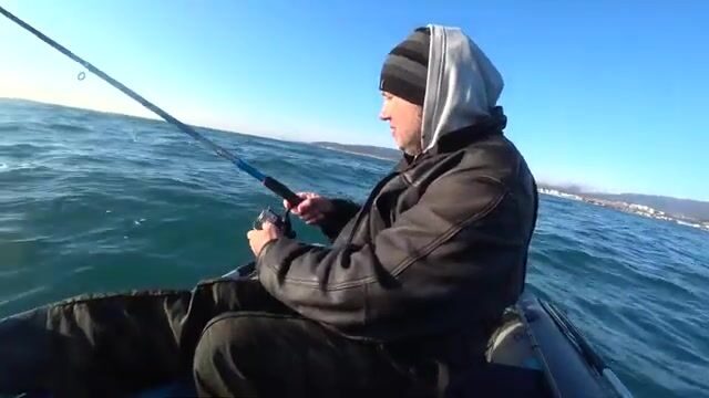 Виды с открытого моря на Кавказский хребет у Геленджика