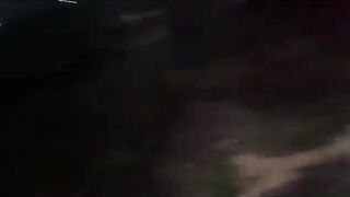 Капитан Абдельджалиль пересыпает песком купленных сардин у Касабланки