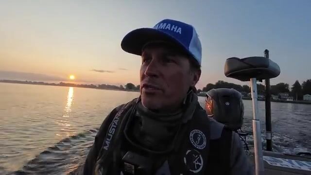 Малоротый басс около 5 фунтов отозвался после BaitPop на реке Святого Лаврентия