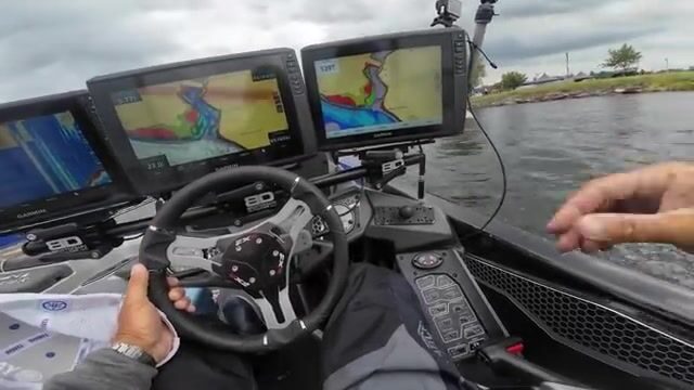Малоротый басс около 5 фунтов отозвался после BaitPop на реке Святого Лаврентия
