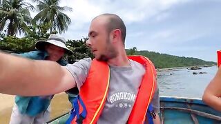 Рыбак принес морских ежей через 15 минут после звонка хозяйки кафе на Чамских островах