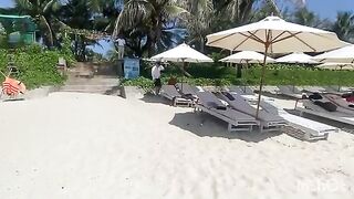 На пляже Парадайз во Вьетнаме охрана свистела уплывшим за буйки