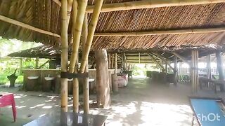 На пляже Парадайз во Вьетнаме охрана свистела уплывшим за буйки