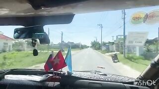 На пляже Парадайз во Вьетнаме охрана свистела уплывшим за буйки