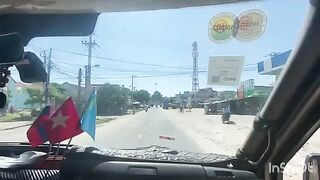 На пляже Парадайз во Вьетнаме охрана свистела уплывшим за буйки