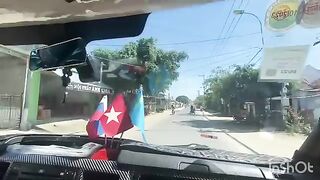 На пляже Парадайз во Вьетнаме охрана свистела уплывшим за буйки