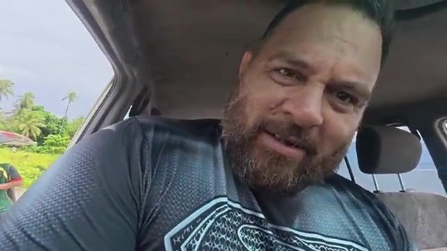 Срывы с гарпуна на рифе Уфилей в Эуа закончились двумя рыбами-попугаями