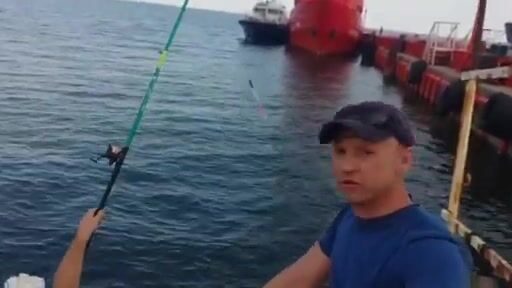 Ловля бычков и морского конька на старой пристани в Тамани
