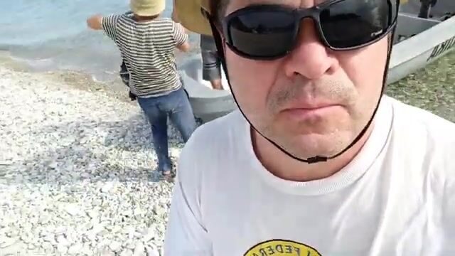 Подъем сети с барабулькой и карасем у берега Шепси