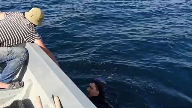 Подъем сети с барабулькой и карасем у берега Шепси
