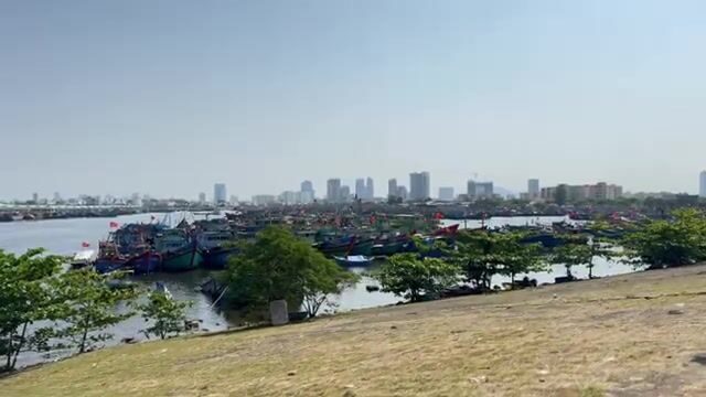 Ремонт лодок и сбор двустворчатых моллюсков в рыбацком поселке Шонча