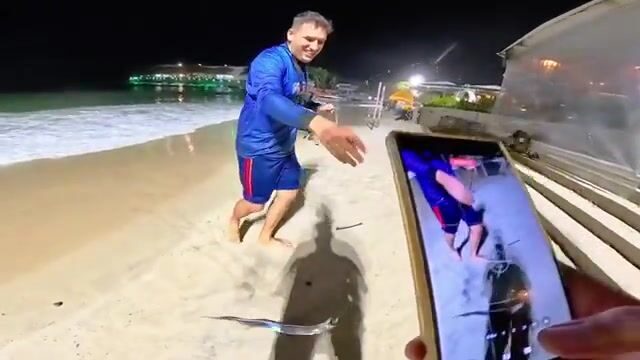 Рыба-сабля на маленькую приманку и выпуск на Копакабане в Рио-де-Жанейро