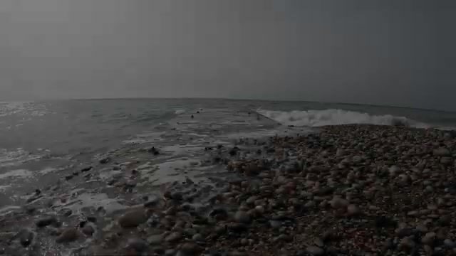 Переход к пирсу в Гудауте открыл более прозрачную воду